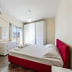 Daire Spacious In The Heart Of By Pikhost *