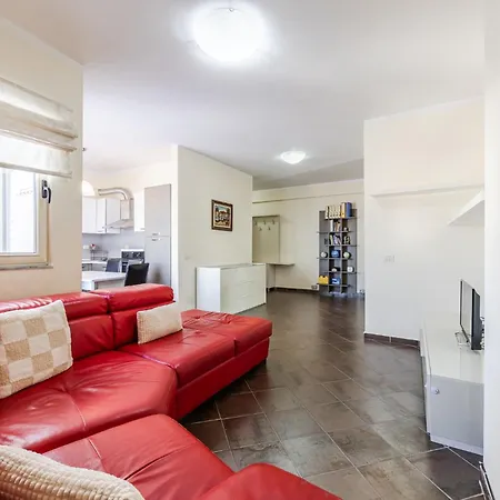 Spacious Apartment In The Heart Of Tirana | 2Br By Pikhost