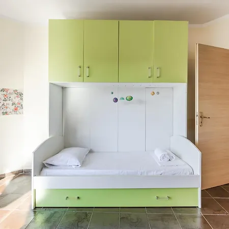 Spacious In The Heart Of By Pikhost Appartement Tirana