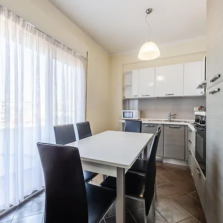 Spacious In The Heart Of By Pikhost Appartement