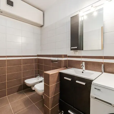Spacious In The Heart Of By Pikhost Appartement
