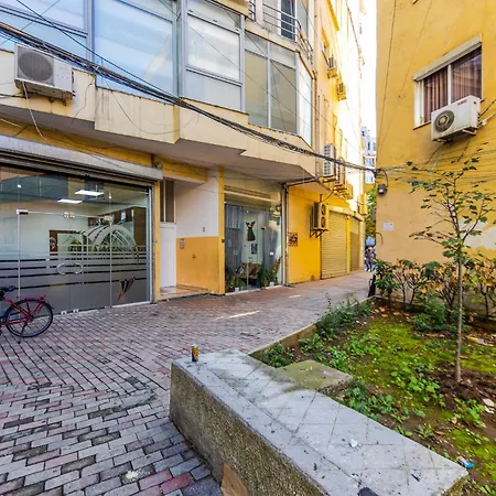 Spacious In The Heart Of By Pikhost Appartement Tirana